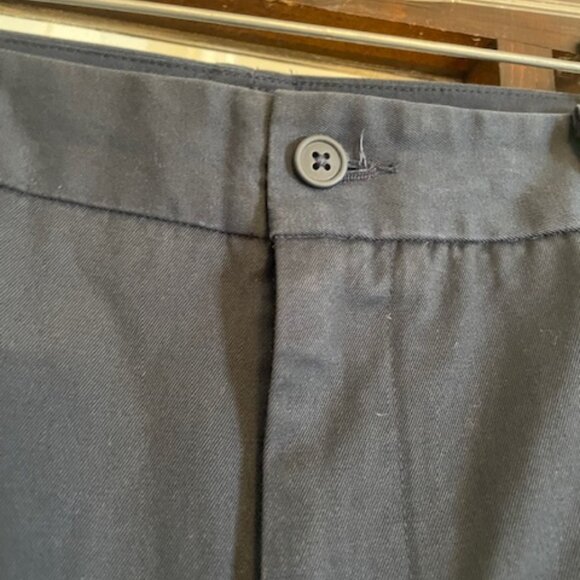 GAP Navy Blue Cropped Pants, Size 8 - Picture 2 of 5